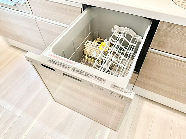 【その他設備(食洗機)】面倒なお片づけは食洗機にお任せ！家事の負担が減って、時間にも気持ちにもゆとりができます。