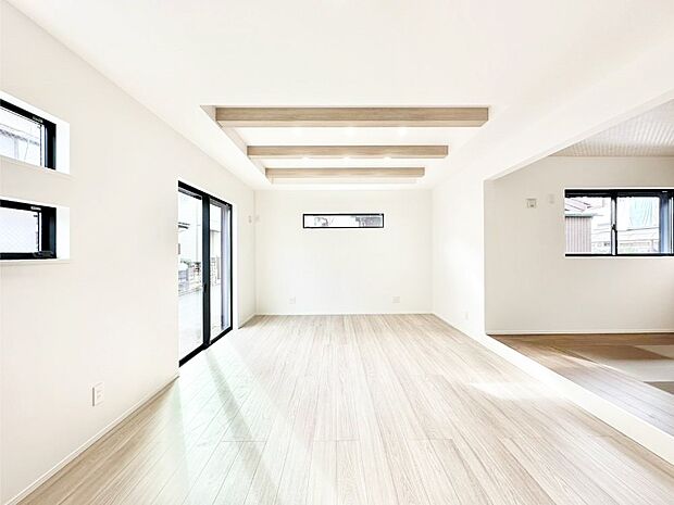 【ダイニング】家族の笑顔が自然と生まれてくる、そんな雰囲気のダイニングに仕上がっています。