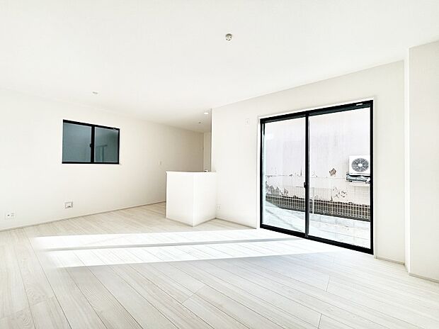 【ダイニング】家族の笑顔が自然と生まれてくる、そんな雰囲気のダイニングに仕上がっています 