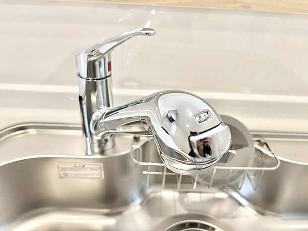 【その他設備(浄水器)】いつでも清潔なおいしいお水を。一つの水栓で水道水と浄水を使い分け。