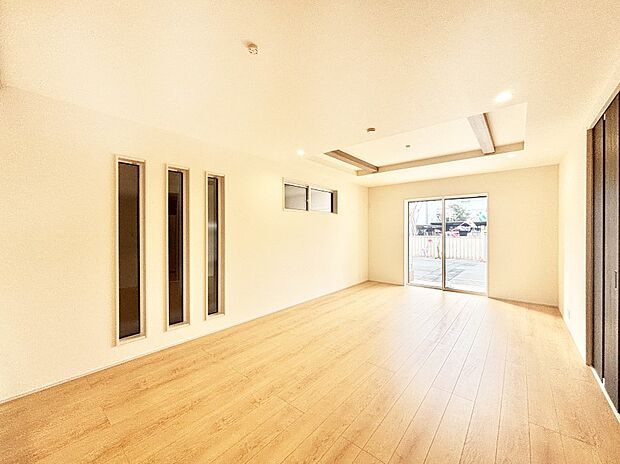 【ダイニング】家族の笑顔が自然と生まれてくる、そんな雰囲気のダイニングに仕上がっています 