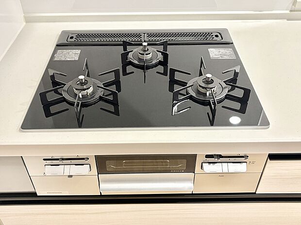 【その他設備(Ｓｉセンサーコンロ)】ガスコンロはＳｉセンサー搭載。火力調節や焦げ付き・消し忘れも防いでくれます。