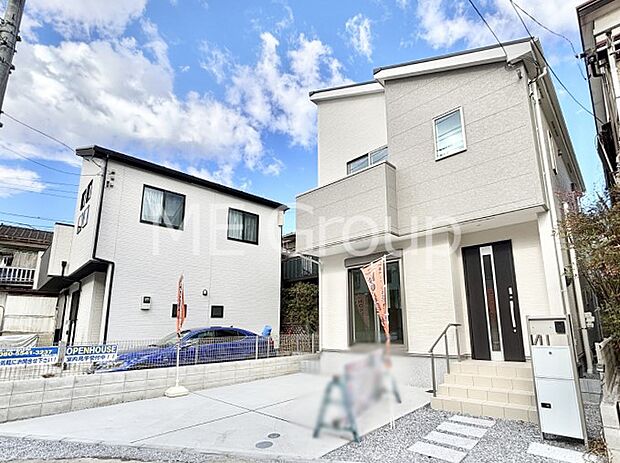 【現地外観写真】洗練された外観、上質な住空間が広がる室内は永く安心して過ごせる住居です。