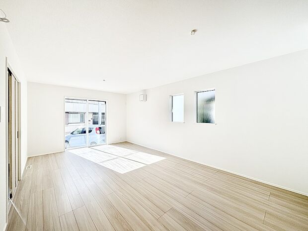 【ダイニング】家族の笑顔が自然と生まれてくる、そんな雰囲気のダイニングに仕上がっています