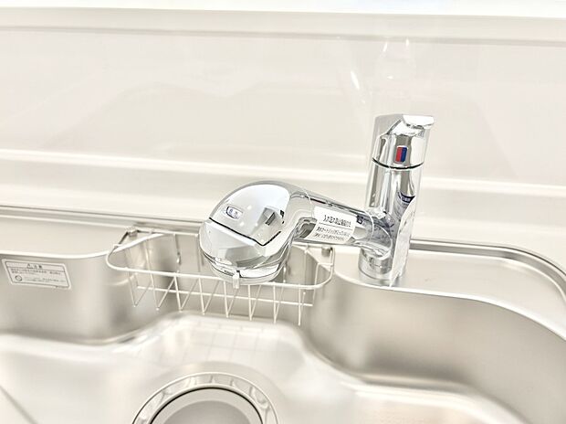 【その他設備(浄水器)】いつでも清潔なおいしいお水を。一つの水栓で水道水と浄水を使い分け。