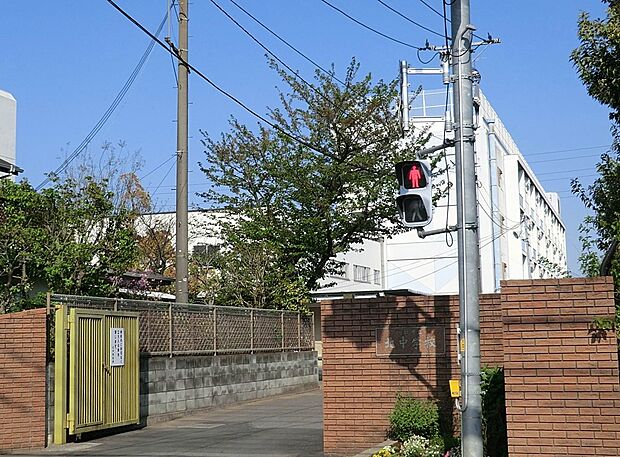 川口市立北中学校(約1,600m)