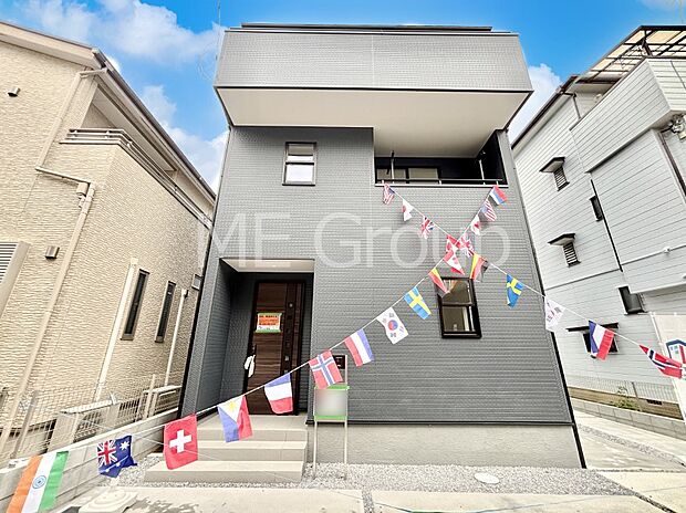 【現地外観写真】洗練された外観、上質な住空間が広がる室内は永く安心して過ごせる住居です。  