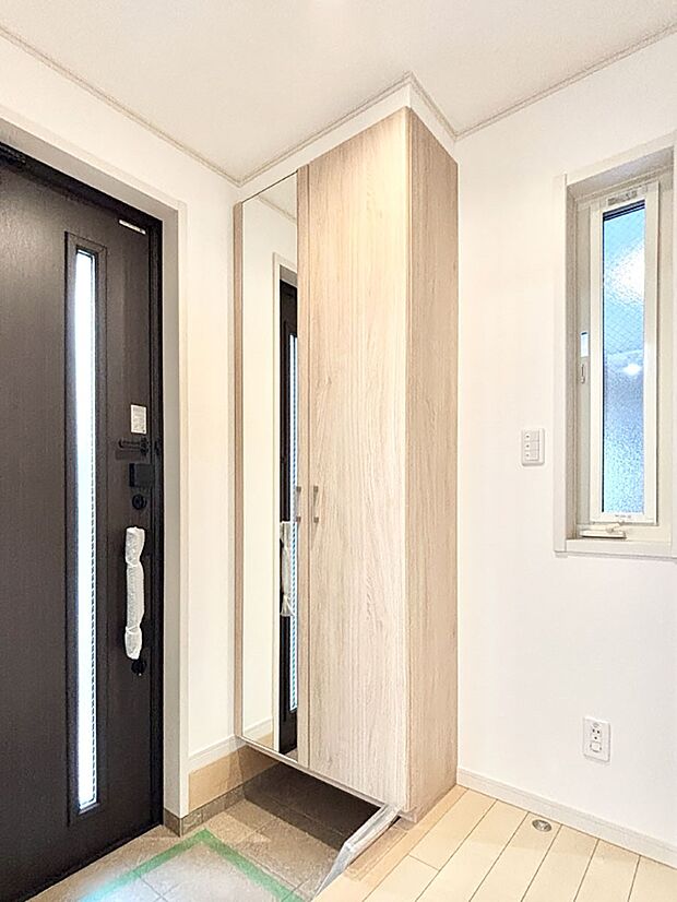 【シューズボックス】たっぷり収納できるシューズボックスで家族全員の靴も、玄関すっきり。