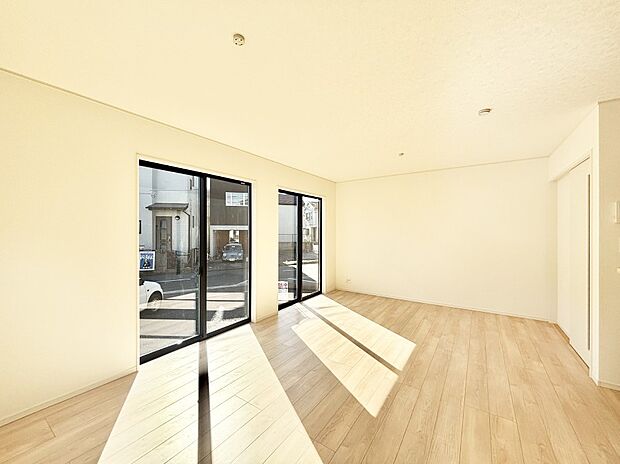 【ダイニング】家族の笑顔が自然と生まれてくる、そんな雰囲気のダイニングに仕上がっています 