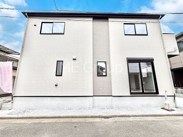 【現地外観写真】洗練された外観、上質な住空間が広がる室内は永く安心して過ごせる住居です。