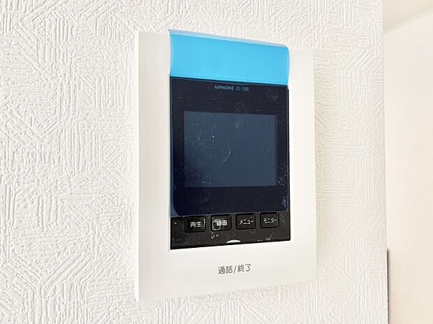 【TVモニター付きインターフォン】訪問者が一目でわかる安心のＴＶモニター付きインターホン。