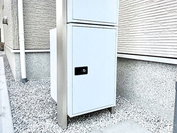 【その他現地】荷物の受け取りが多い方も安心!不在時にも荷物が受け取れる宅配BOX付きです。