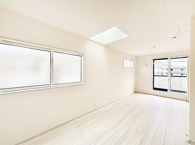 【洋室】バルコニーが開放感をプラスしてくれる洋室 