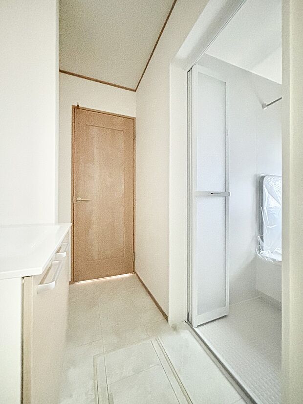 【脱衣場】身支度もスムーズにおこなえる脱衣場      