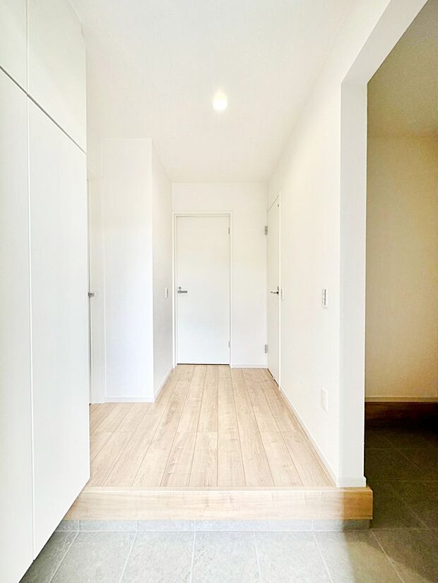 【玄関】散らかりがちな玄関もスッキリの玄関収納付