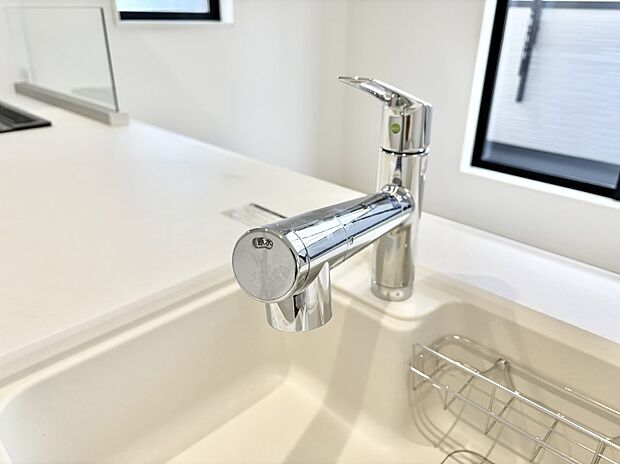 【その他設備(浄水器)】いつでも清潔なおいしいお水を。一つの水栓で水道水と浄水を使い分け。