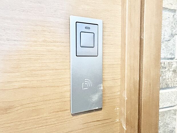 【玄関】ラクラク開錠！スマートコントロールキー。