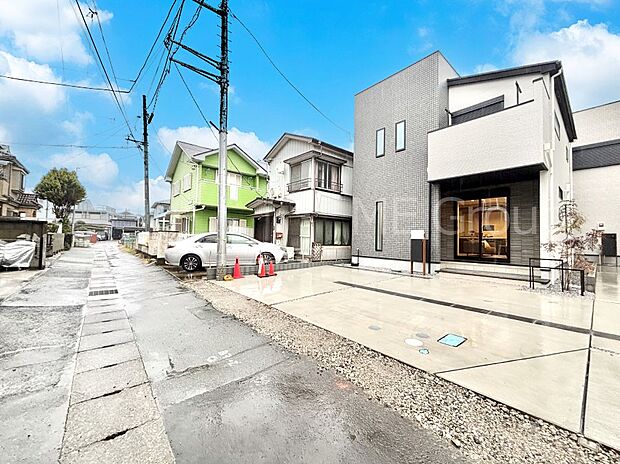 【前面道路含む現地写真】前面道路はきちんと整備されています