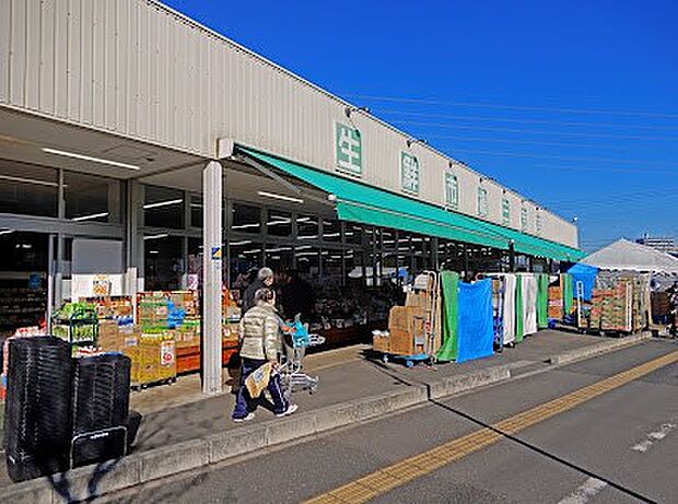 生鮮市場 三芳店（約700m・徒歩9分）