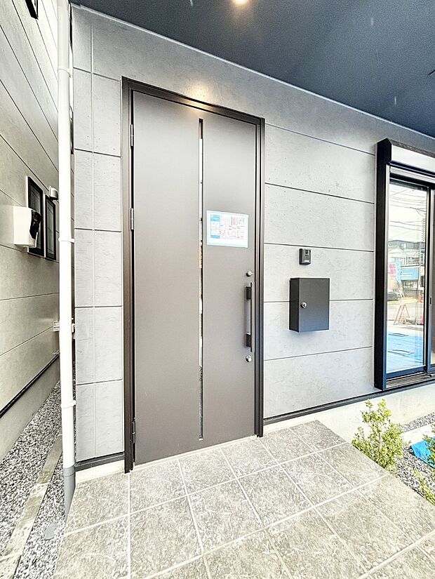 【玄関】大切な家族、来客を出迎える玄関。