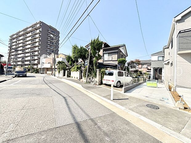 【前面道路含む現地写真】前面道路はきちんと整備されています  