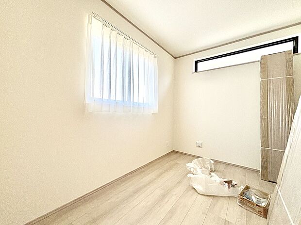 【子供部屋】２面採光で明るさ＆風通し良好！