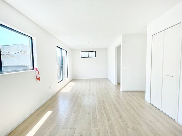 【洋室】将来は２部屋にすることもできますね。お年頃になったら夢の個室にチェンジ！