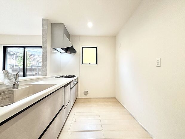 【キッチン】ゆとりあるキッチンではご家族と楽しくお料理ができます。