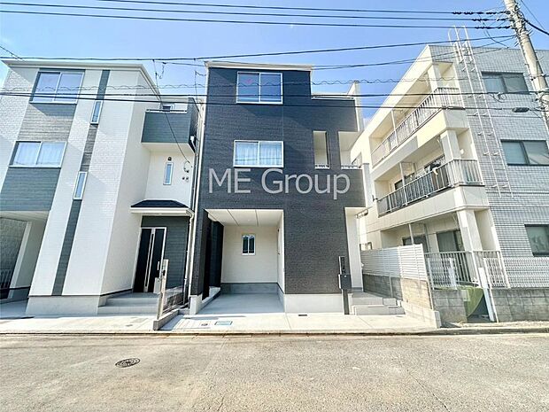 【現地外観写真】洗練された外観、上質な住空間が広がる室内は永く安心して過ごせる住居です。