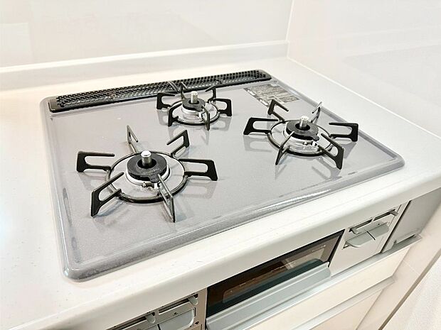 【三ツ口コンロ】三口ガスコンロでお料理が一気にはかどりそう  　