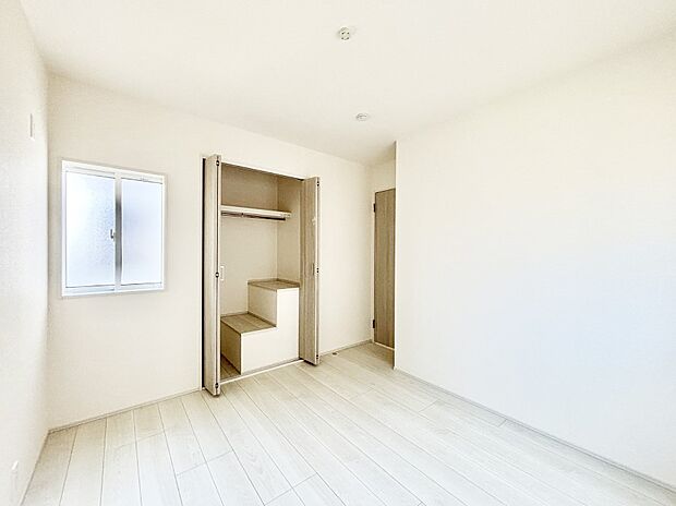 【洋室】爽やかな日差しがお部屋全体を優しく包み込んでくれます