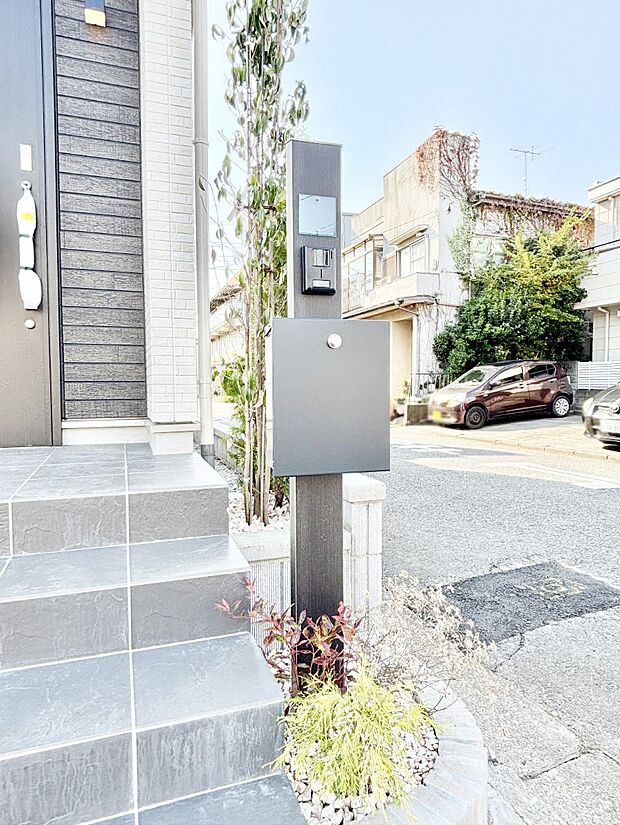 【その他現地】表札・インターホン・ポストをひとつに集約