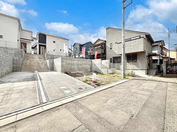 【前面道路含む現地写真】堂々完成！！ ここから始まる新生活を応援いたします！ 