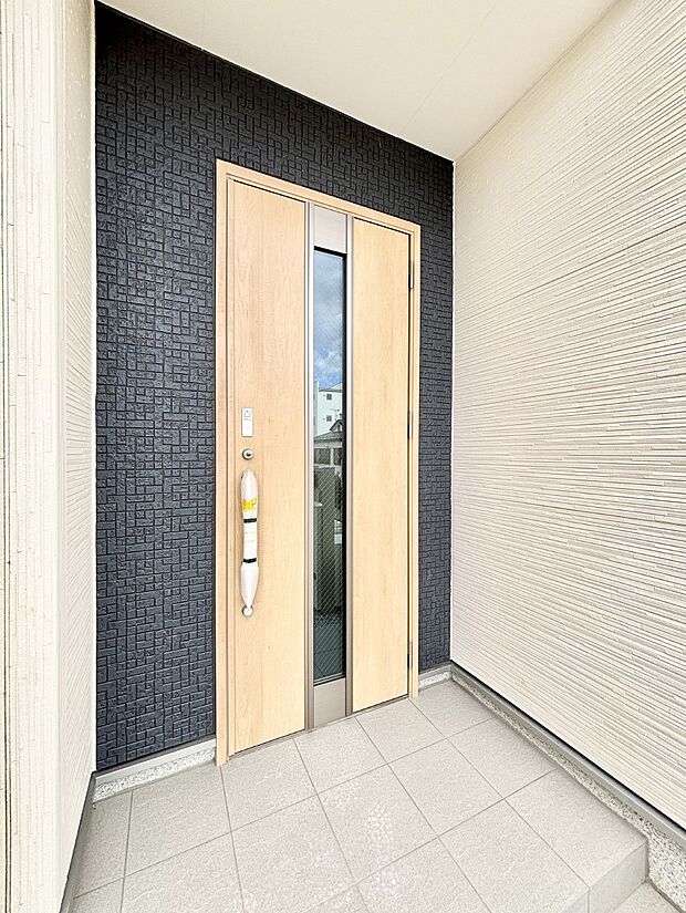 【玄関】大切な家族、来客を出迎える玄関。