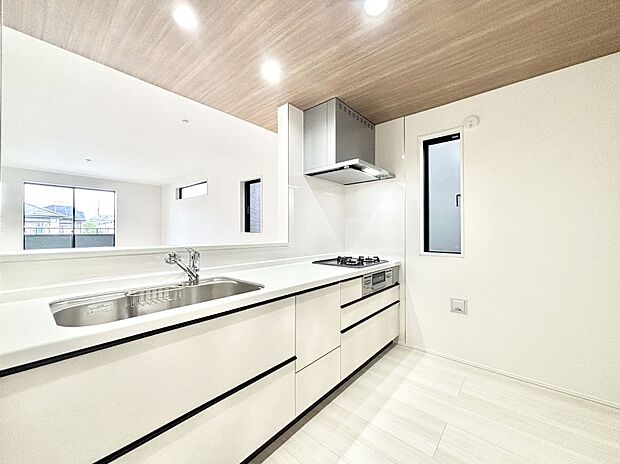 【キッチン】ゆとりあるキッチンではご家族と楽しくお料理ができます。