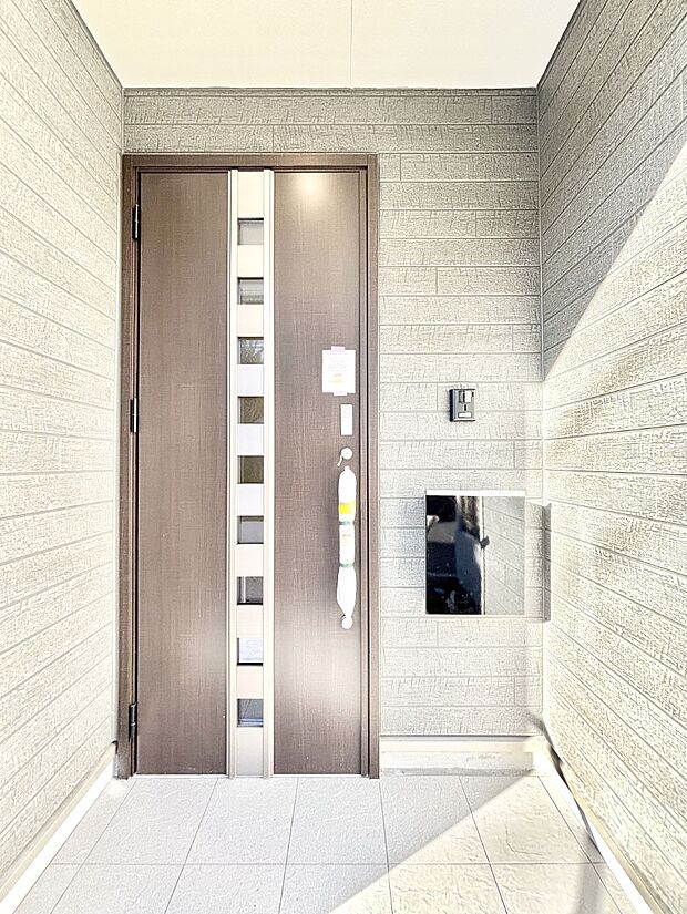 【玄関】大切な家族、来客を出迎える玄関。