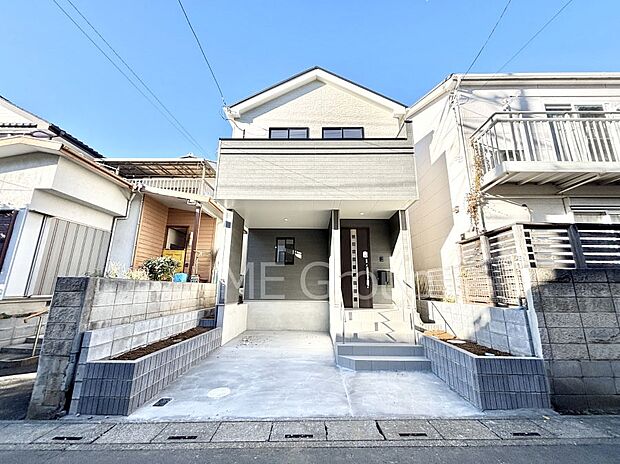 【現地外観写真】たっぷりの陽光と心地よい風が舞い込む住まい