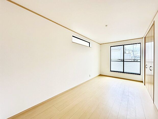 【洋室】バルコニーが開放感をプラスしてくれる洋室