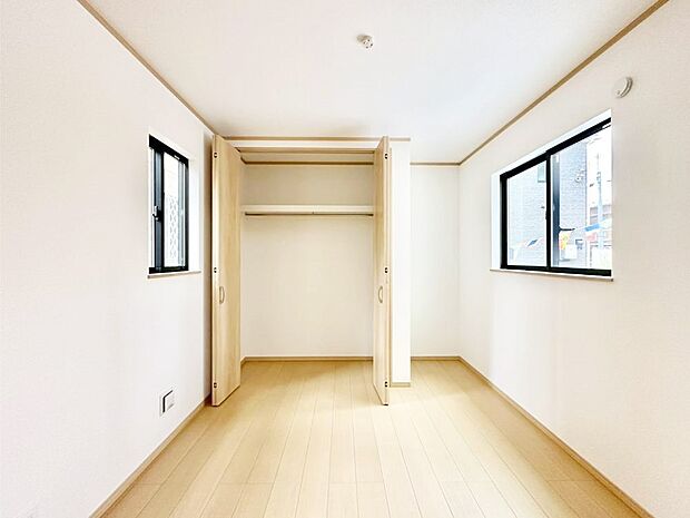 【洋室】全居室2面採光＆クローゼット付きです