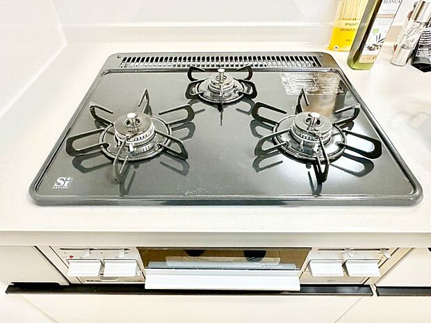 【ガスコンロ】三口ガスコンロでお料理が一気にはかどりそう  