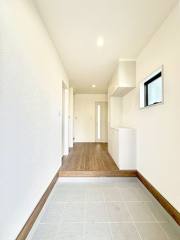 【玄関】窮屈さを感じさせない広々玄関！