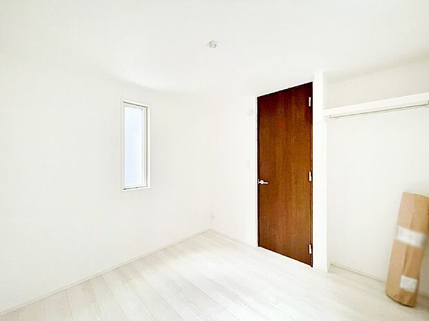 【洋室】収納が充実しているので、居住スペースを広く使えます。 
