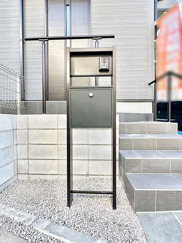 【その他現地】表札・インターホン・ポストをひとつに集約　
