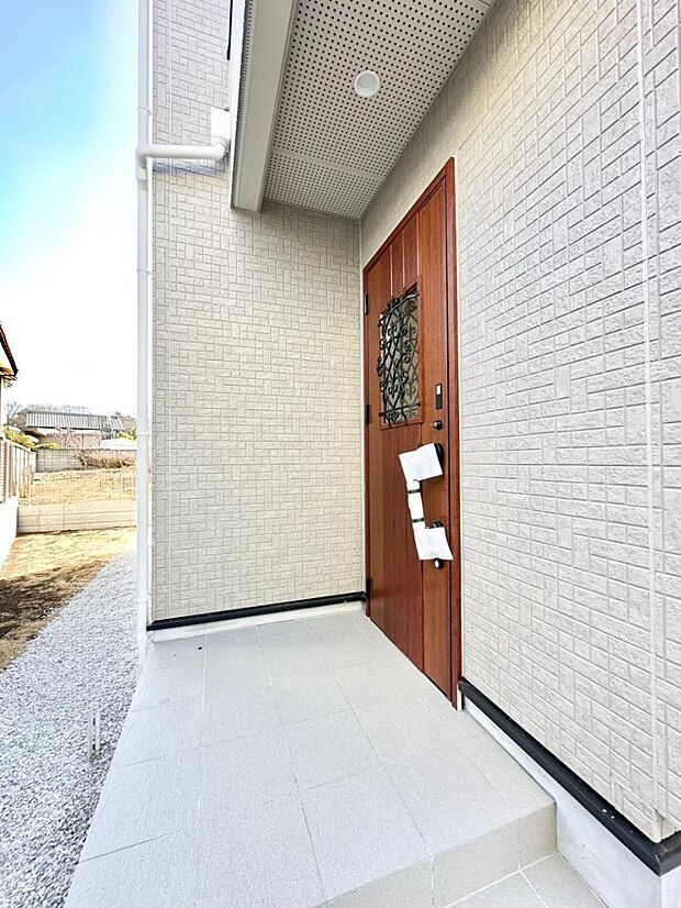 【玄関】大切な家族、来客を出迎える玄関。