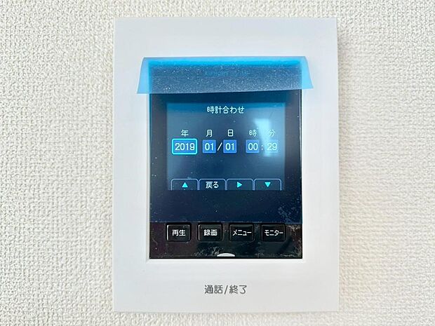 【TVモニター付きインターフォン】訪問者が一目でわかる安心のＴＶモニター付きインターホン。 