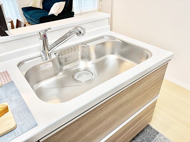 【シンク】広々としたシンクでお料理やお皿洗いもラクラク快適に!