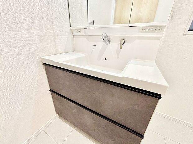 【シャワー水栓】ハンドシャワー付き!使いやすい洗面台。