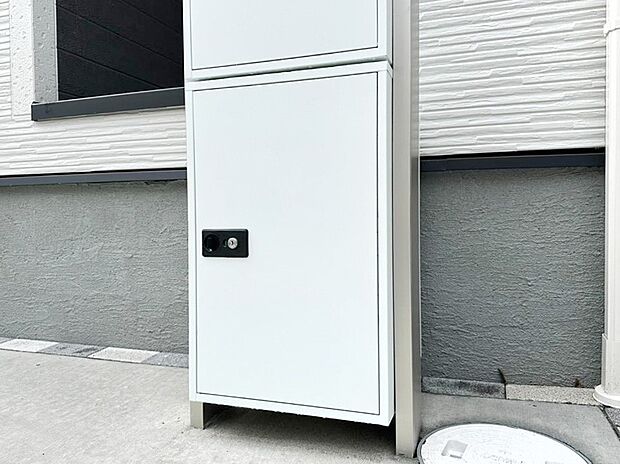 【その他現地】荷物の受け取りが多い方も安心!不在時にも荷物が受け取れる宅配BOX付きです。
