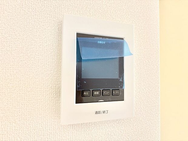 【TVモニター付きインターフォン】訪問者が一目でわかる安心のＴＶモニター付きインターホン。 