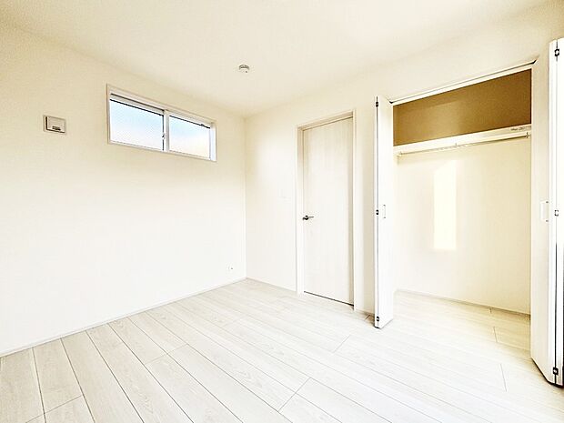 【寝室】収納が充実しているので居住スペースを広々使えます